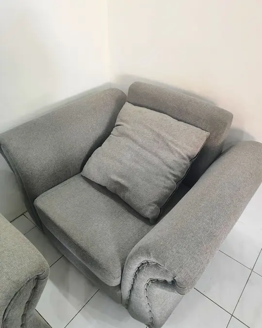 Sofa single setelah dicuci oleh Indeep Cleaning